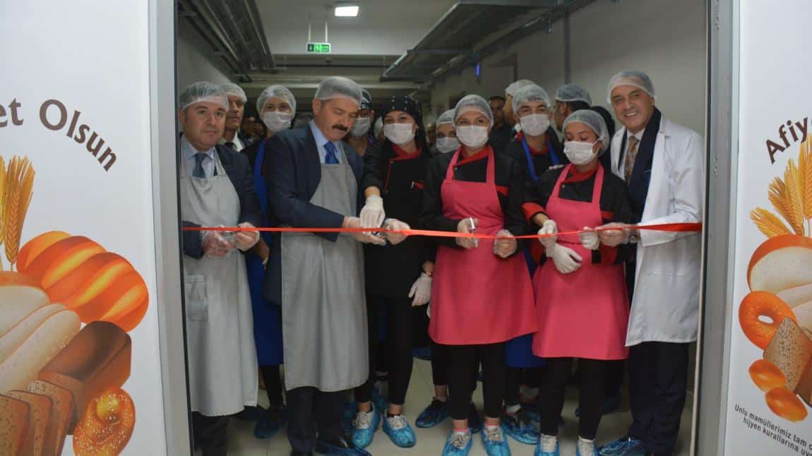 Okulumuz Bünyesinde Ekmek Üretim Merkezi Kurularak Ekmek Üretimine Başlandı.